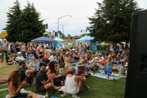 summer fun crowd pic